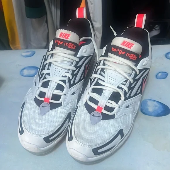 Nike Vapormax - Picture 1 of 3
